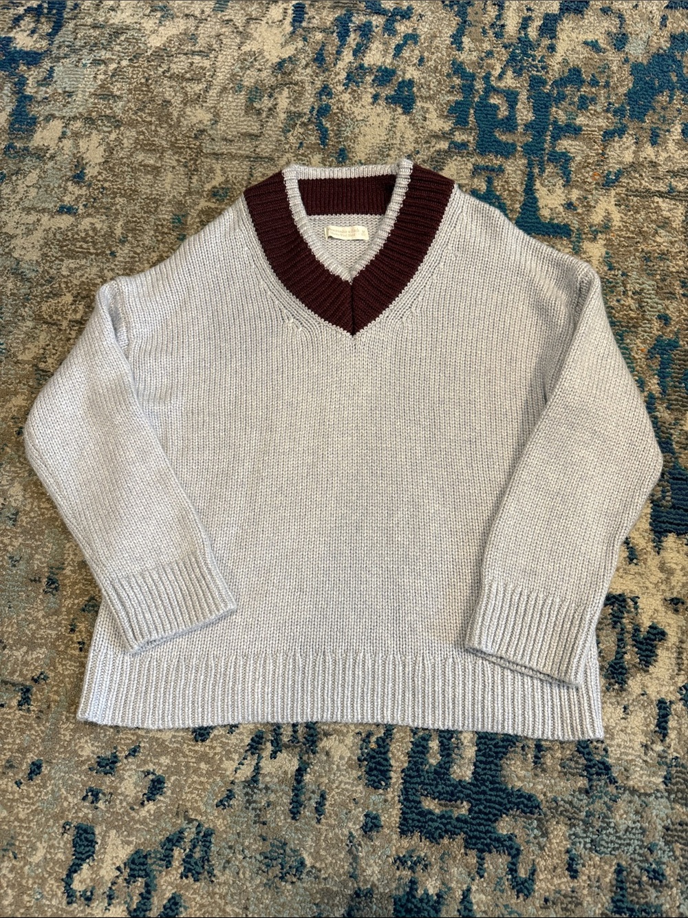 Abercrombie & Fitch Light Gray V-Neck Merino Wool Sweater with Burgundy Trim